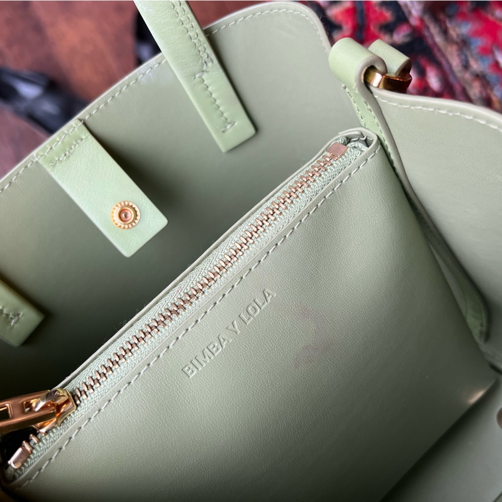 𝙱𝙸𝙼𝙱𝙰 𝚈 𝙻𝙾𝙻𝙰 Leather Chihuahua Bag in Apple Green - Picture 9 of 13